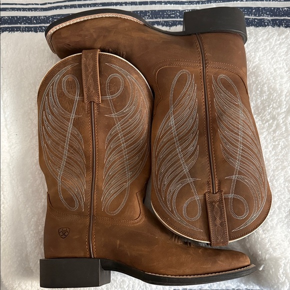Ariat Shoes - Ariat Womens Tan Western Boots with Embroidered Design